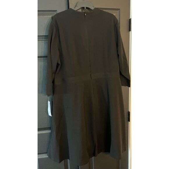 London Times Women's Crepe Fit and Flare Midi with Waist Button Detail - Picture 4 of 6